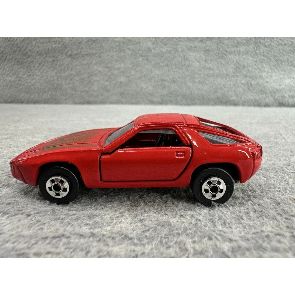 ROAD CHAMPS Die Cast #42 Porche 928 Red Car T5